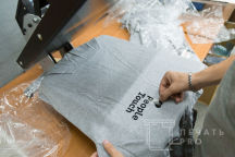 Серые толстовки с логотипом «People touch»